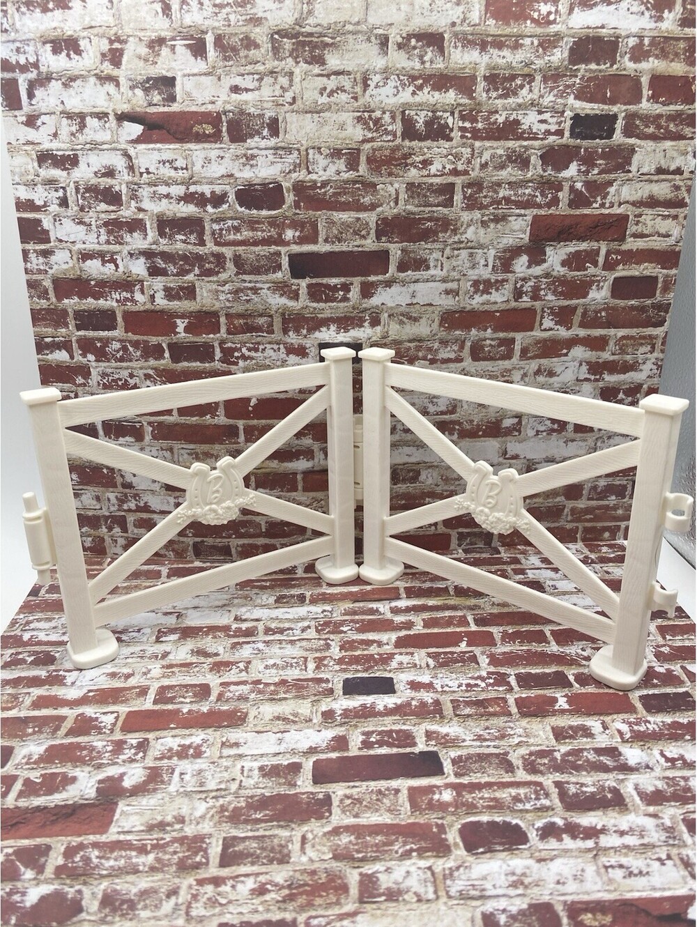 Barbie Hugs N Horses Pony Fence Stable Replacement 2 Pieces White